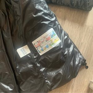 Long winter jacket. Got as a gift and doesn’t fit.